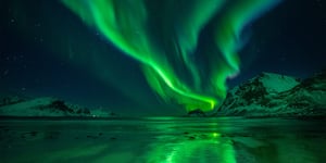 SWR_Arctic-Mountains-with-Northern-Lights_Hero-L